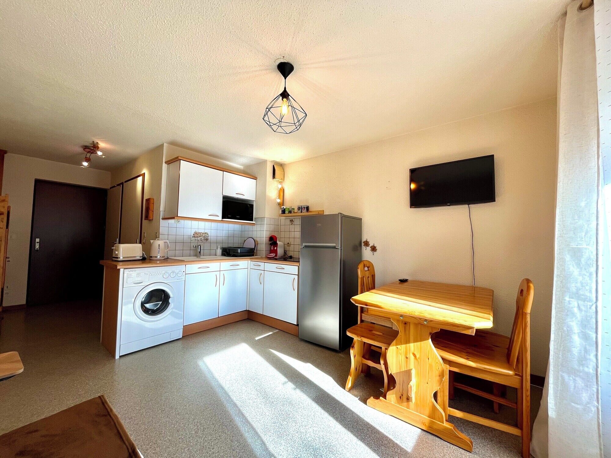 Fridge, microwave, coffee/tea maker