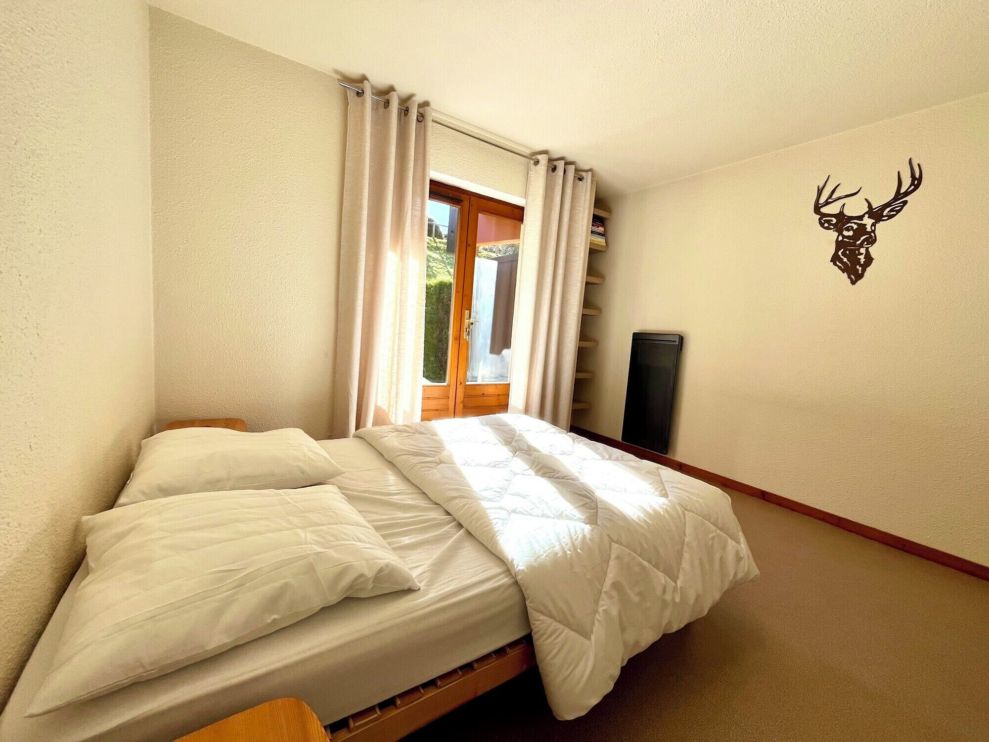 2 bedrooms, iron/ironing board, WiFi