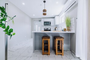 Fridge, microwave, oven, stovetop - EVA Boutique Resort & SPA - Santo Largo (Savaneta)
