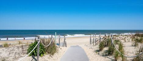 Una spiaggia nelle vicinanze