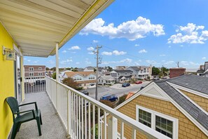 Property grounds - 70 Steps to the Sand • 2BR/1BA • 2 Balconies • Sleeps 6 (Dewey Beach)