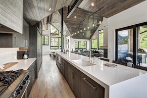 Fridge, microwave, oven, stovetop - Walk-to-Ski Retreat | Serac Lodge (Breckenridge)