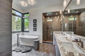Hair dryer, towels - Walk-to-Ski Retreat | Serac Lodge (Breckenridge)