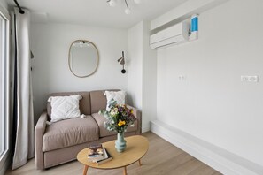 TV - Lavie Maison : Private Terrace & Air Conditioning (Paris)