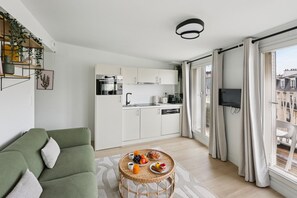 TV - Lavie Maison : Private Terrace & Air Conditioning (Paris)
