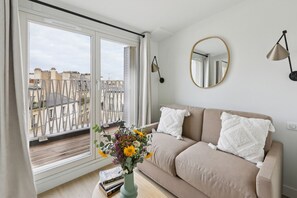 TV - Lavie Maison : Private Terrace & Air Conditioning (Paris)