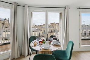 Dining - Lavie Maison : Private Terrace & Air Conditioning (Paris)