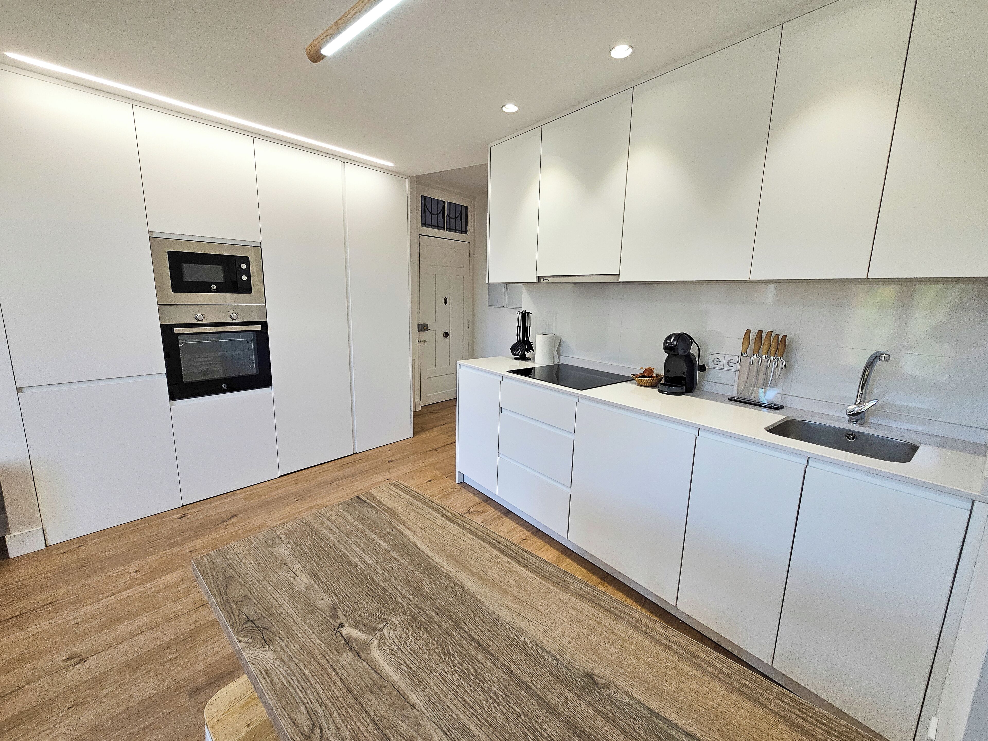 Basic Apartment | Private kitchen | Fridge, microwave, oven, stovetop