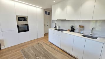 Basic Apartment | Private kitchen | Fridge, microwave, oven, stovetop