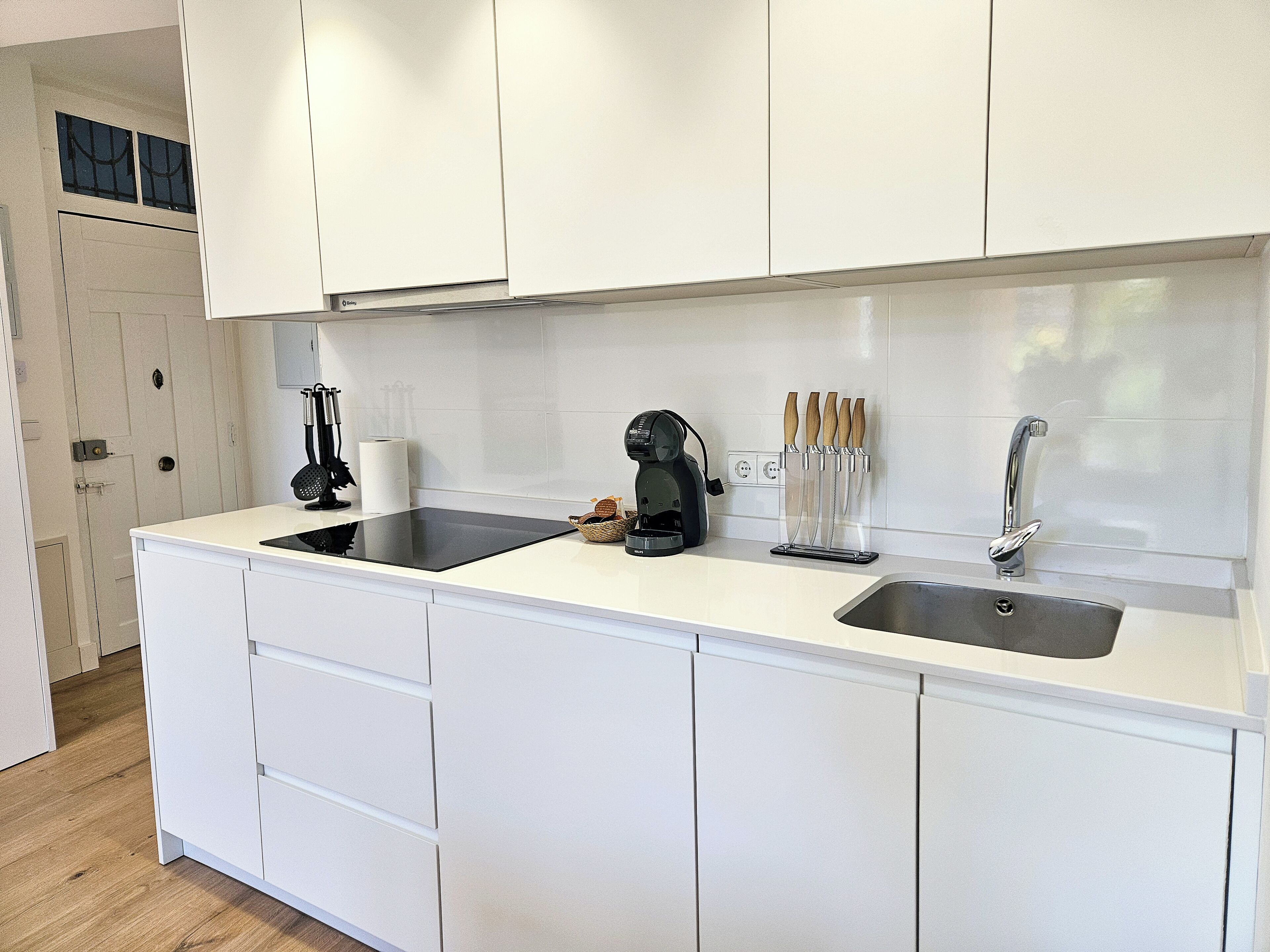 Basic Apartment | Private kitchen | Fridge, microwave, oven, stovetop