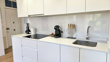 Basic Apartment | Private kitchen | Fridge, microwave, oven, stovetop