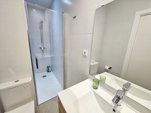 Basic Apartment | Bathroom - Apartamentos Zaragoza Reconquista 3000 (Zaragoza)