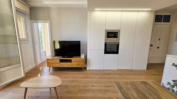 Basic Apartment | Living area