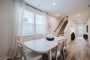 Dining - Luxury Comfort Meets Exceptional Convenience (Bluffton)