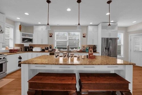 6 Bedrooms | Bar Lounge & Pool | Foosball