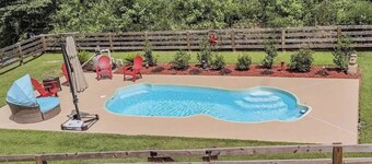 6 Bedrooms | Bar Lounge & Pool | Foosball