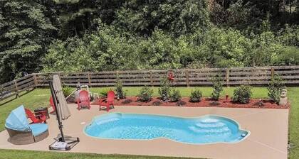 6 Bedrooms | Bar Lounge & Pool | Foosball