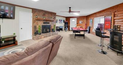 6 Bedrooms | Bar Lounge & Pool | Foosball