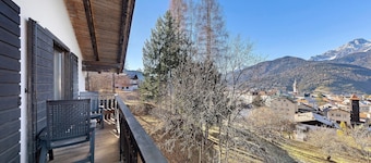 Apartment 'Ginepro Verde' with Mountain View, Private Terrace and Private Garden