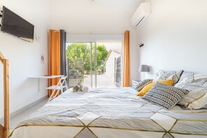 WiFi, bed sheets