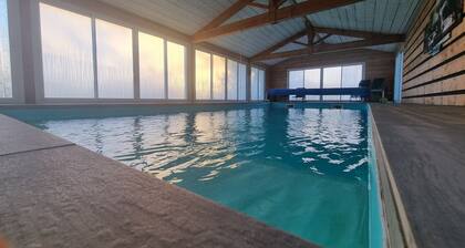 Chambre dâhĂŽtes « Chambre Famille » avec piscine partagĂ©e, terrasse et climatisation