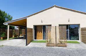 Exterior - “Nature Room” Guesthouse with Shared Terrace, Wi-Fi, and Air Conditioning (Saint-Savin)