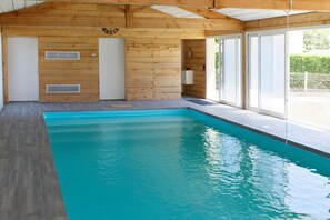 Pool - “Nature Room” Guesthouse with Shared Terrace, Wi-Fi, and Air Conditioning (Saint-Savin)