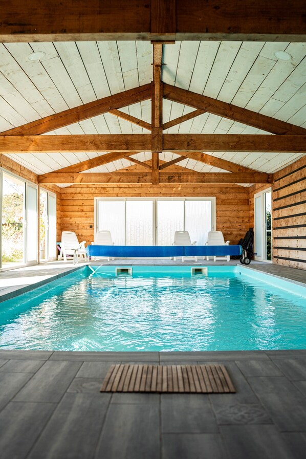 Pool - Studio 'Gîte Cosy' with Shared Terrace, Wi-Fi and Air Conditioning (Saint-Savin)