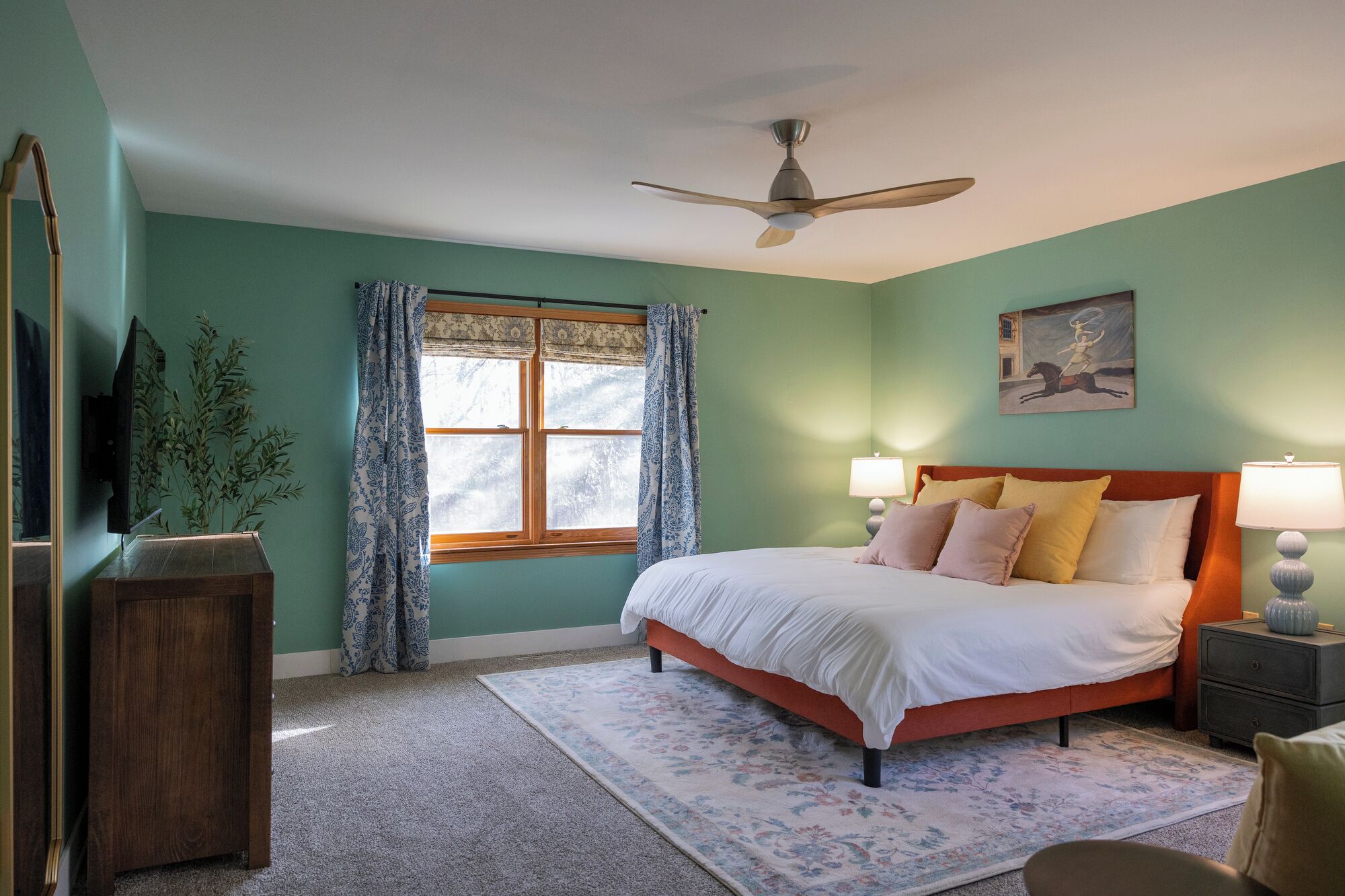 Iron/ironing board, WiFi, bed sheets