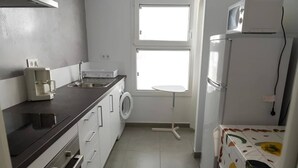Apartment | Private kitchen - Apartamento Centrico en Conil, Moderno y Economico Para tus Vacaciones (Conil de la Frontera)