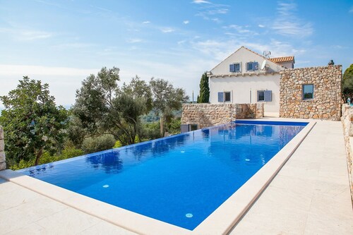Villa Frajga - Five Bedroom Villa, Sleeps 10