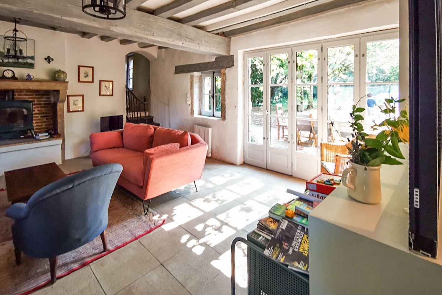 Caminetto, lettore DVD, tavolo da calcetto, tavolo da ping pong