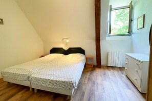 Fer et planche à repasser, accès Internet, draps fournis