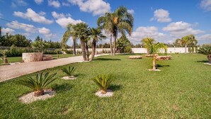 Property grounds - Villa Cenate - Four Bedroom Villa, Sleeps 16 (Racale)