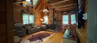 Peaceful Cabin Retreat – Perfect for Families & Friends