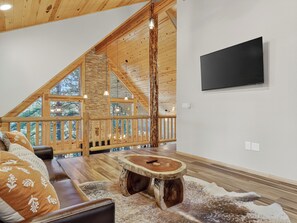 Living area - Secluded Duck Creek Retreat – Rustic Elegance and Mountain Views (Duck Creek Village)