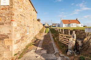 Property grounds - Mount Pleasant Lower (Elie)