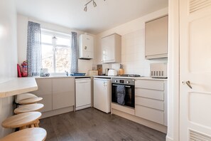 Fridge, microwave, oven, dishwasher - Mount Pleasant Lower (Elie)