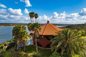 Exterior - Pet-friendly Accommodation! Spacious 2BR Villa with Private Pool and Kitchen! (Montargil)