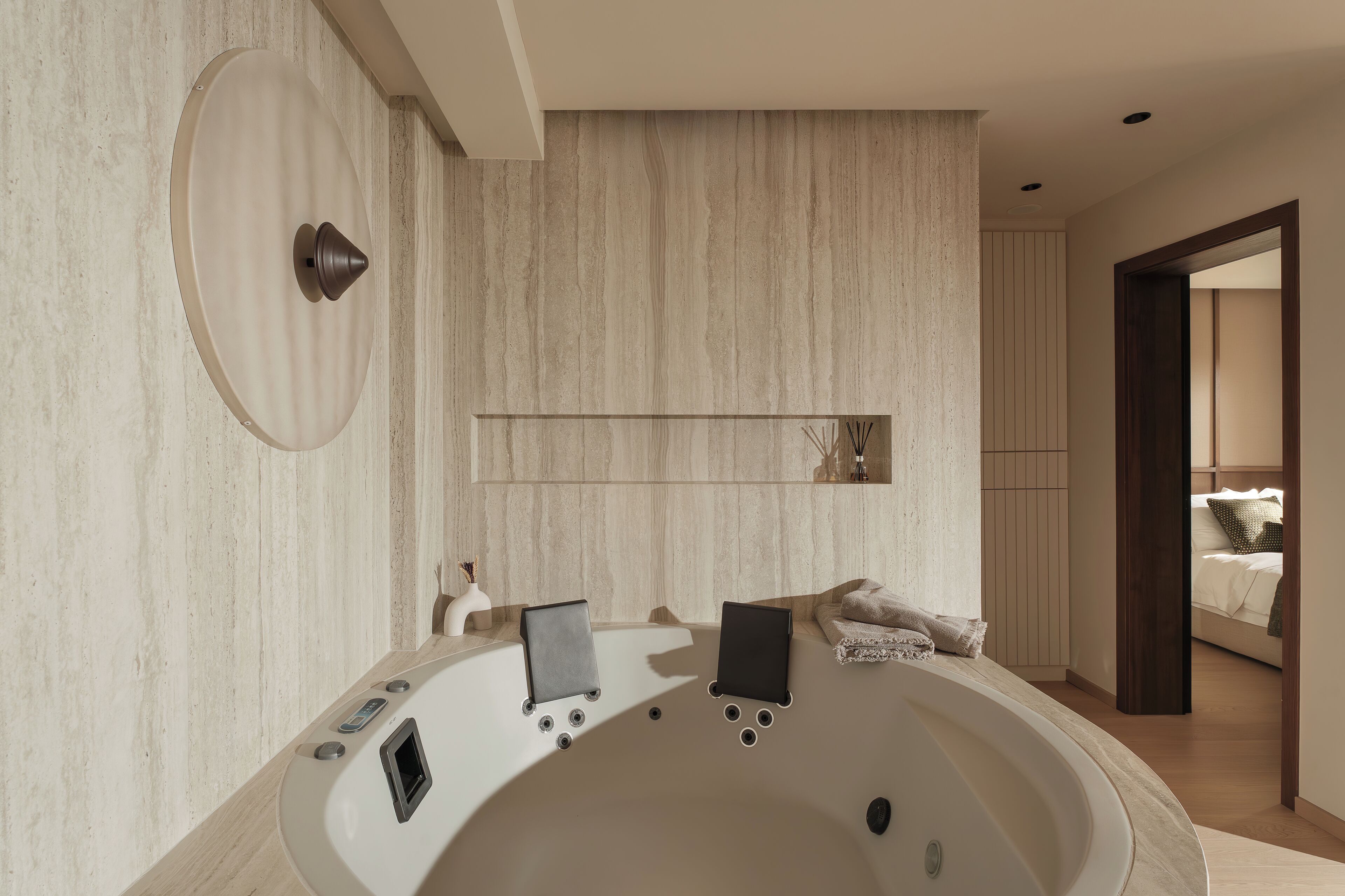 Luxury Suite, Mountain View | Private spa tub