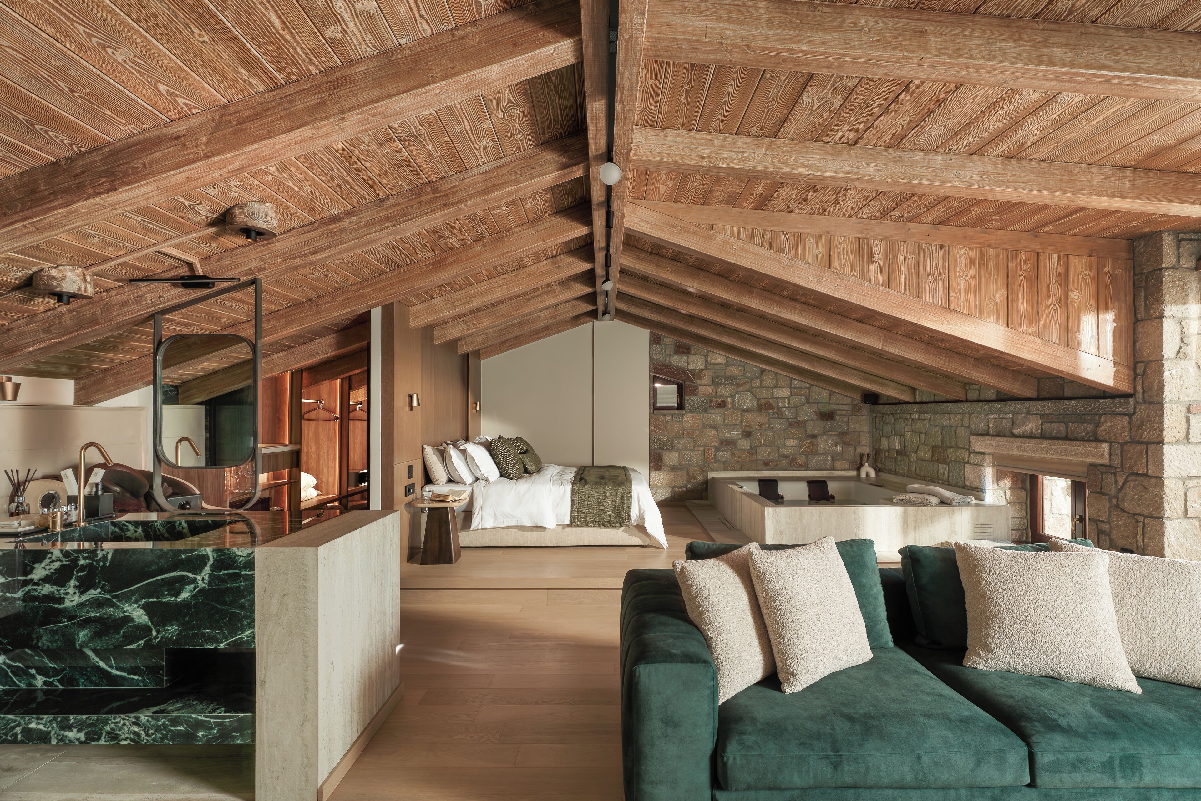 Luxury Suite, Mountain View | Peti besi dalam bilik, kalis bunyi, seterika/papan seterika 