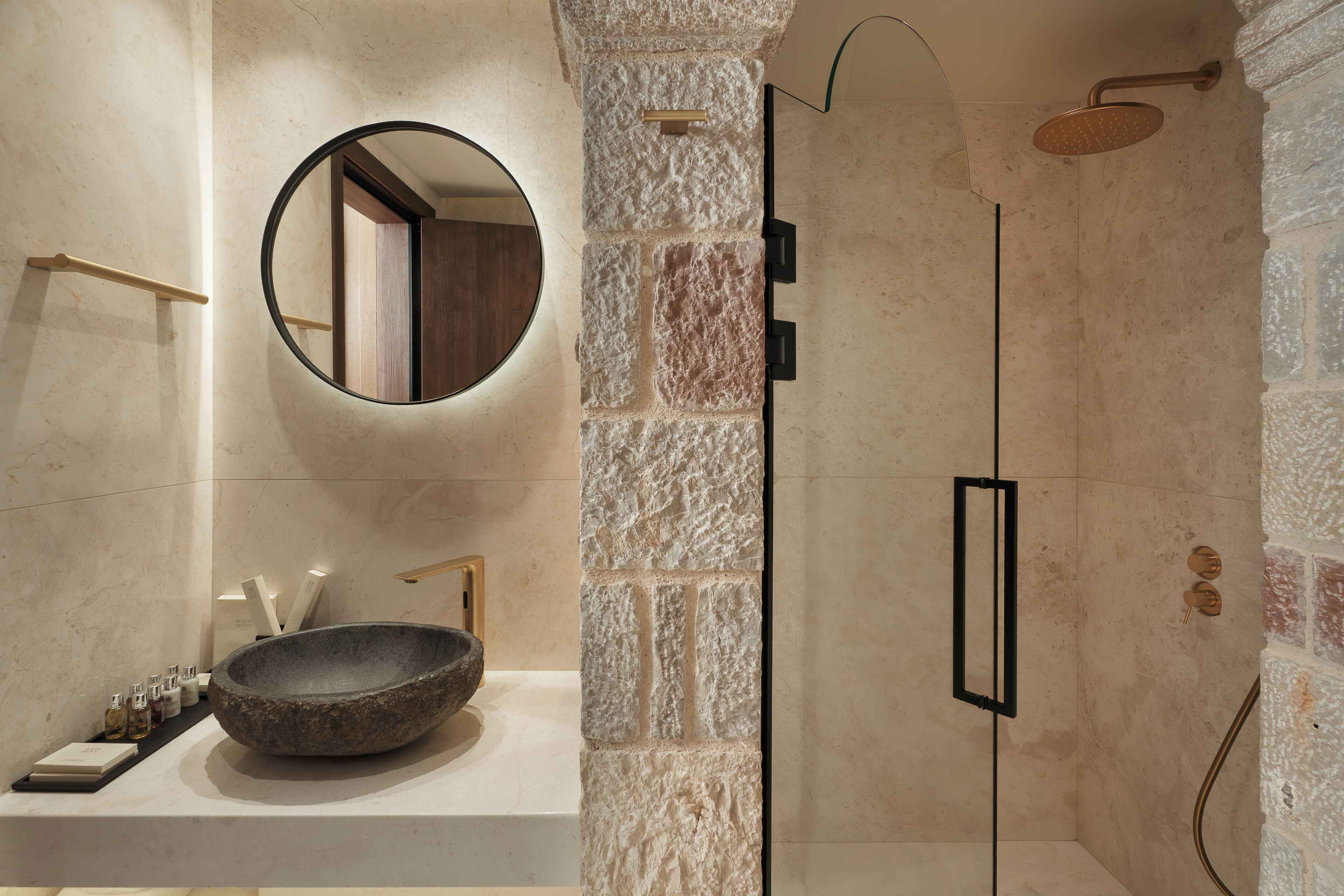 Luxury-Suite, Gartenblick | Badezimmer | Dusche, kostenlose Toilettenartikel, Haartrockner, Hausschuhe