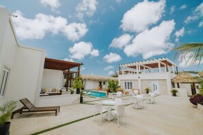 Outdoor dining - EVA Boutique Resort & SPA | 1BR|1BA| The Trupiaal (Savaneta)