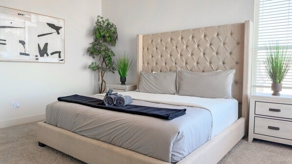 3 habitaciones, tabla de planchar con plancha, internet y ropa de cama 