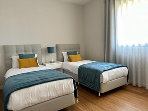 Bügeleisen/Bügelbrett, Reisekinderbett, WLAN, Bettwäsche