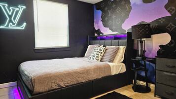 2 bedrooms, iron/ironing board, free WiFi, bed sheets