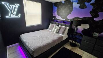 2 bedrooms, iron/ironing board, free WiFi, bed sheets