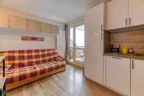 TV - Cosy Apartment with Mountain View, Balcony – Alphératz Residence (Les Deux Alpes)