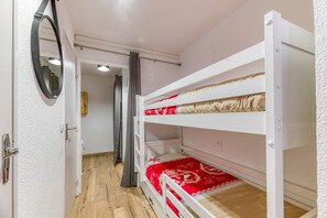 Tabla de planchar con plancha 