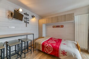 Iron/ironing board - Cosy Apartment with Mountain View, Balcony – Alphératz Residence (Les Deux Alpes)